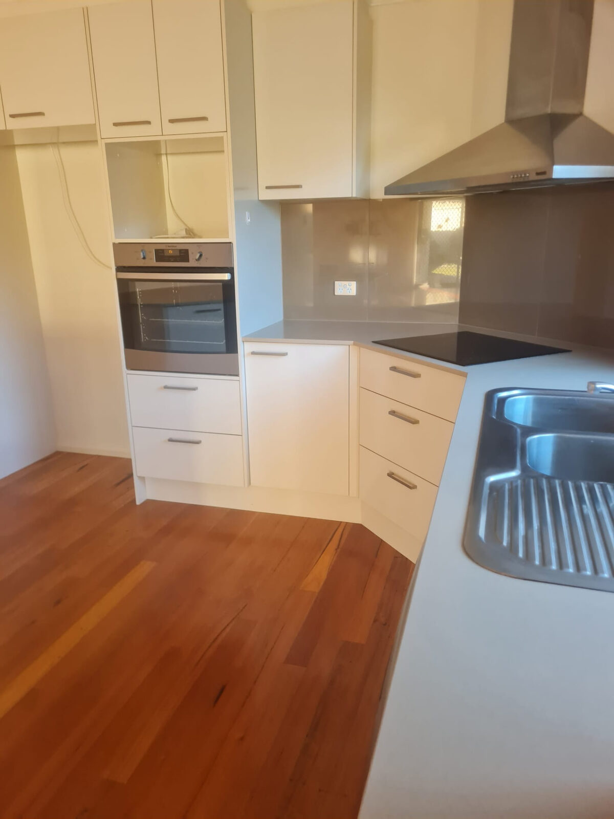 Kitchen cabinetry, oven and splashback detailed for vacate clean