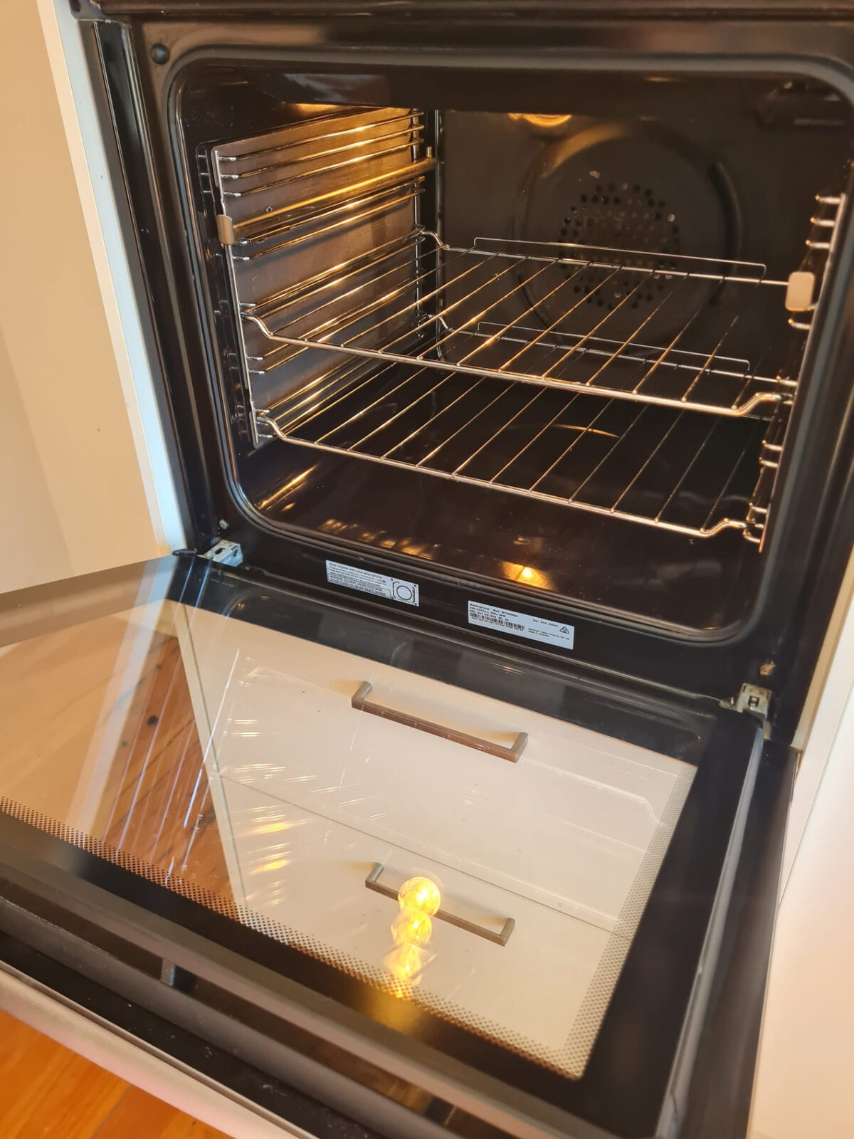 Oven interior cleaned inside and out during a vacate clean